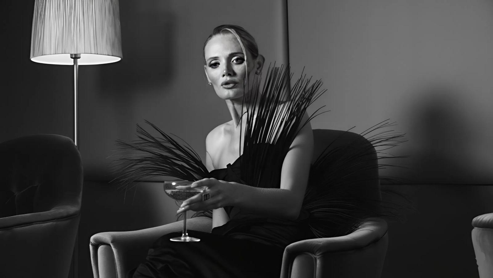 «Чёрный силуэт, который говорит громче вспышек.»